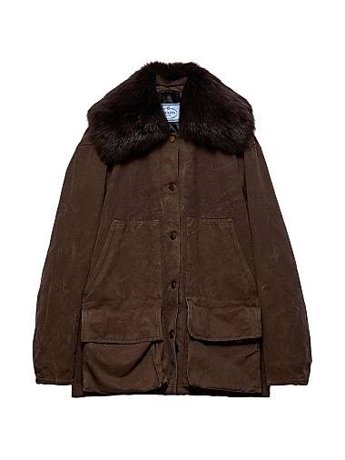 Куртка Prada из канваса с мягким овечьим воротником, длинными рукавами и функциональными карманами 11029059