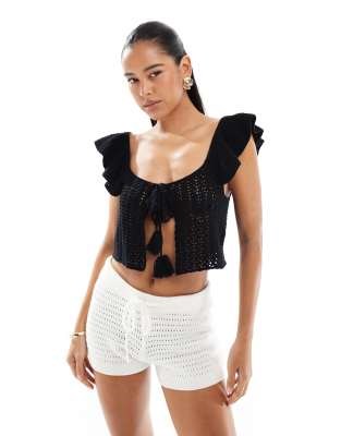 Черный топ с открытым плетением, завязкой спереди и плавными рукавами от Miss Selfridge 11040612