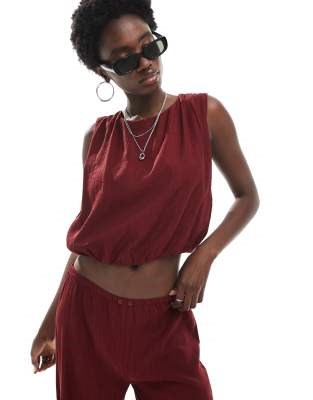 Фактурный бордовый укороченный топ Pull&amp,Bear с круглым вырезом и без рукавов 11037547