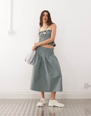 Юбка-миди COLLUSION с заниженной талией в зелёную клетку, высокая посадка, боковые карманы 11040780