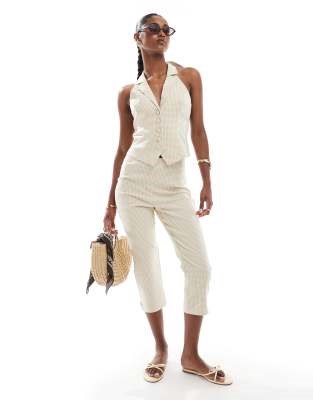 Укороченные брюки-карго с клетчатым дизайном и высокой талией облегающего силуэта от Miss Selfridge 11038709