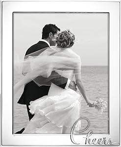 Kate Spade New York Изящная фоторамка из серебристого металла 20x25 см с надписью «Cheers» для вертикальных фотографий 11055588