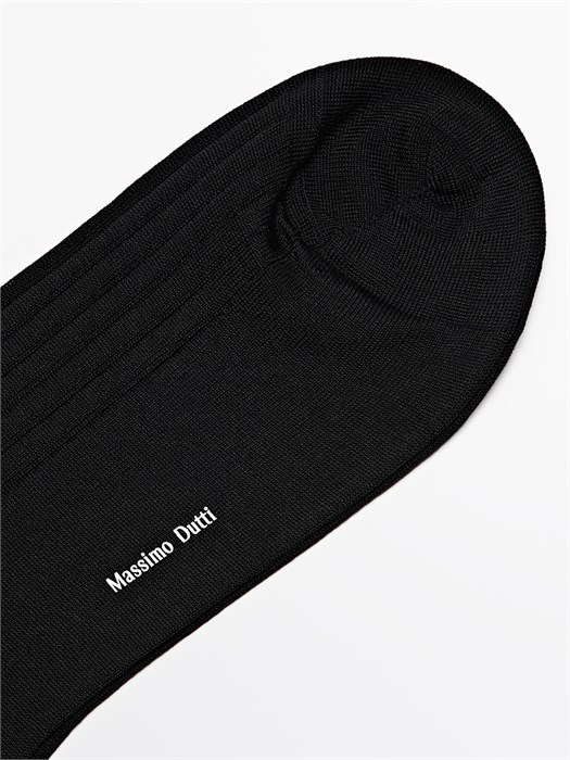 Смарт-носки Massimo Dutti из смесового хлопка и шотландской пряжи, произведённые в Португалии 11201879