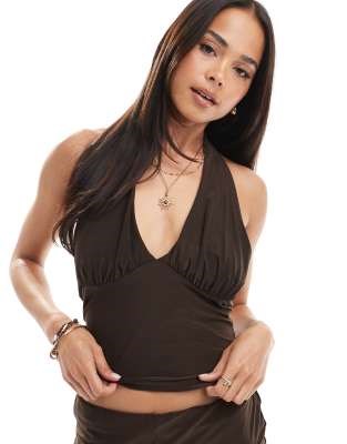 Топ от Miss Selfridge из мягкой ткани с открытой спинкой и бретелью на шее в классическом стиле 11213425