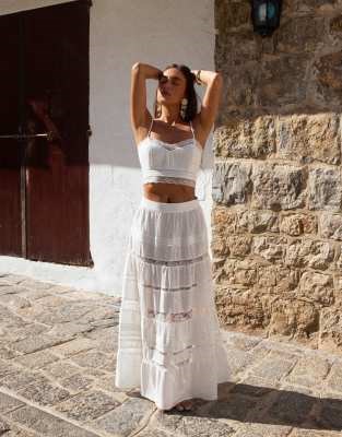 Кроп-топ 4th &amp, Reckless x Luana Barron с кружевными вставками, регулируемыми бретелями и вырезом сердце 11234230