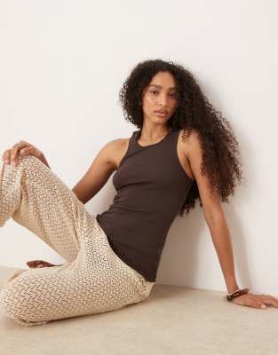 Молодёжный топ от Free People с вырезом-лодочка, без рукавов, облегающим силуэтом и рифлёным краем 11228973