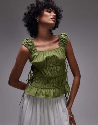 Короткий топ милитари-зеленого цвета Topshop с квадратным вырезом, рюшами и боковыми завязками 11232795