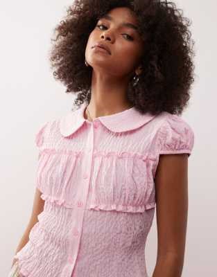 Футболка с текстурированной отделкой Collusion в нежно-розовом цвете, с круглым вырезом и пушистыми рукавами 11169542