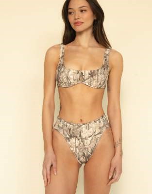 Шорты-бикини MONTCE в камуфляжном дизайне с высокой талией и высоким вырезом 11171280