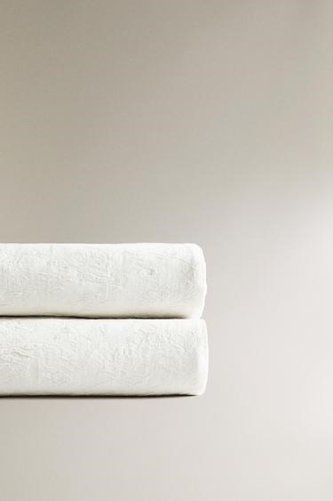 Zara Home Хлопковое жаккардовое покрывало с цветочным узором и бахромой для уютного интерьера 11236005