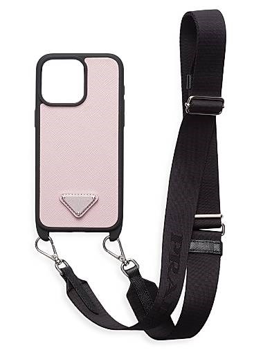 Prada Оригинальный: Чехол из сафьяновой кожи для iPhone 15 Pro Max с регулируемым ремешком и эмалевым логотипом 11020229