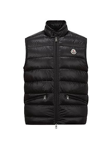 Мужская пуховая жилетка Gui от Moncler с наполнителем 90% пух, 10% перо, двусторонней молнией и карманами на молнии 11030037