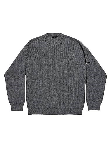 Свитер из шерсти с круглым вырезом и длинными рукавами от Balenciaga с нашивкой на рукаве, произведен в Италии 11021472