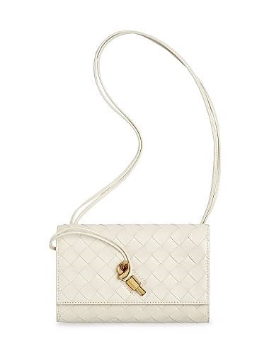 Bottega Veneta Сумка через плечо из натуральной кожи с плетением Интреччиато и золотистой застежкой, размеры 19 см х 13 см х 2 см 11012108