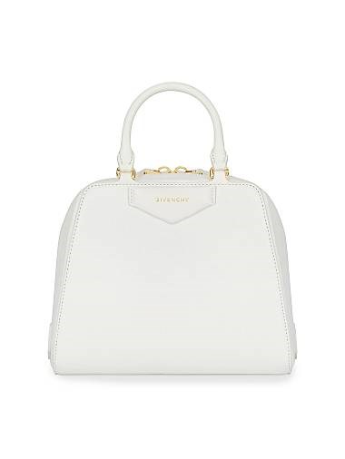 Givenchy Мини-сумка Antigona Cube из блестящей буйволиной кожи с регулируемым плечевым ремнем и золотистыми элементами 11008490