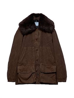Куртка Prada из канваса с мягким овечьим воротником, длинными рукавами и функциональными карманами 11029059