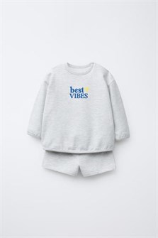 Zara Двухпредметный комплект: толстовка с круглым вырезом и бермуды на резинке, 94% хлопок 11039406