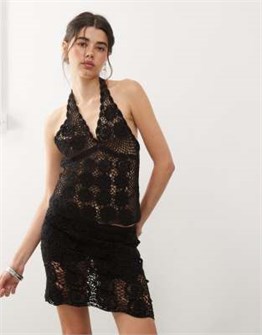 Летний топ COLLUSION с эффектом вязаного лонгслива, открытой спиной, утонченным силуэтом и завязками на спине 11038732