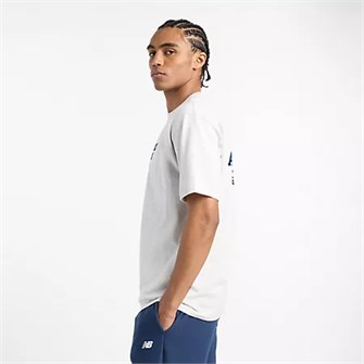 Графическая свободная молодёжная футболка New Balance Varsity из 100% хлопка 11038640