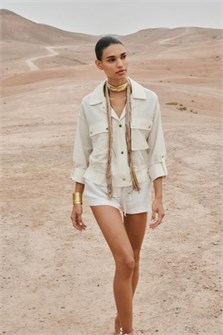 Короткий лонгслив с отложным воротником от Zara, регулируемым подолом и карманами на груди 11039862