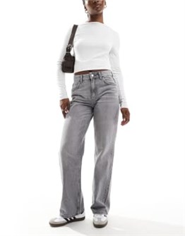 Джинсы с высокой посадкой и широкими штанинами в стиле 90-х с эффектом стирки в сером цвете от Bershka 10043314