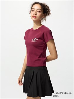 Uniqlo Стильная молодёжная футболка-лонгслив Mickey&amp,Friends Sports из 96% хлопка и 4% эластана с ретро-дизайном 11191575