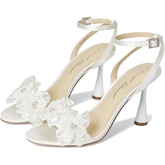 Сандалии Betsey Johnson Cali с цветочными аппликациями и каблуком высотой 8 см 11226581