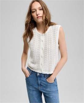 Молодёжный кружевной вязаный свитер без рукавов от And Now This с круглым вырезом и кнопками 11173016