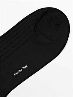 Смарт-носки Massimo Dutti из смесового хлопка и шотландской пряжи, произведённые в Португалии 11201879