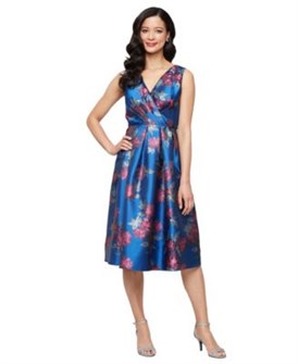 SL Fashions Эффектное текстурированное жаккардовое А-силуэтное платье с кружевной отделкой в металлическом исполнении 11228608