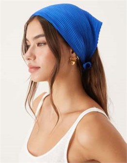 Sui Ava Квадратный креповый шарф с кобальтовой текстурой и завязкой 11170842