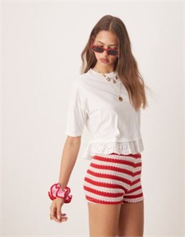 Женская белая футболка Miss Selfridge с короткими рукавами и вышивкой по краю, обычная посадка 11178356