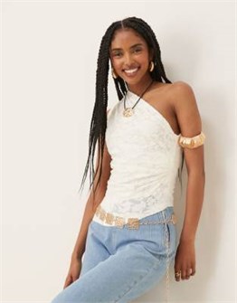 Топ Gina Tricot с коротким рукавом и асимметричным подолом, на одно плечо, приталенный, белый 11203525