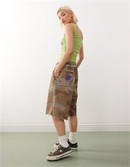 Молодёжные шорты COLLUSION с камуфляжным узором, эластичным поясом и удлинённым фасоном 11234485