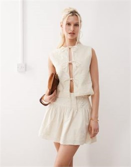 Эксклюзивная мини-юбка Reclaimed Vintage Limited Edition с заниженной талией и перламутровой вышивкой 11203899