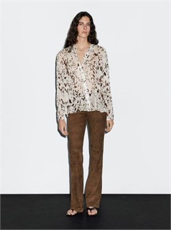Рубашка с анималистическим принтом и сборкой от Massimo Dutti 11229575