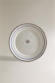 Zara Home Прочная керамическая тарелка для ужина с рыбным узором в центре 11239984