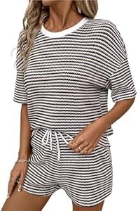 Комплект из двух предметов от Verdusa: полосатая футболка с коротким рукавом и шорты, идеален для отдыха и повседневной носки 11305891