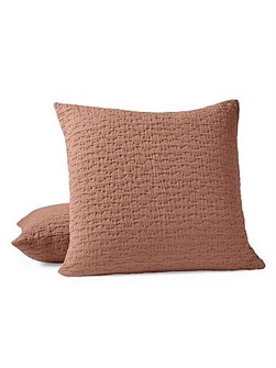 Coyuchi Подушка Pescadero Matelasse из 100% органического хлопка с мягким сатиновым плетением, 66 x 66 см 11015326