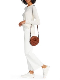 Valentino Garavani Круглая кожаная сумка через плечо с розовым узором, тремя карманами для карт и регулируемым ремнём 11026539