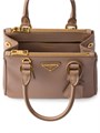 Prada Мини-сумка из сафьяновой кожи с ручками и плечевым ремнем, 18x12,5x8,5 см 11025316