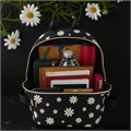 Jessica Simpson Дамский мини-рюкзак из водоотталкивающей веганской кожи для работы и путешествий (чёрные ромашки) 10022468