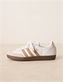 Кроссовки adidas Originals Samba OG белого и коричневого цвета с текстурированной подошвой и шнуровкой 11038822