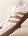 Кроссовки adidas Originals Samba OG белого и коричневого цвета с текстурированной подошвой и шнуровкой 11038822