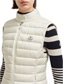 Жилет с утеплителем Igens Moncler с пухо-перьевым наполнителем, из мягкого материала longue saison 11031176