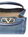 Valentino Garavani Сумка Alltime из денима среднего размера с вышитым ремешком и металлическими элементами 11031399