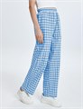 Широкие хлопковые пижамные штаны в клетку с карманами и эластичным поясом для дома и сна Flygo 10022965