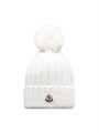 Moncler Теплая и комфортная шапка-бини из мериносовой шерсти с искусственным помпоном и рибаной 11016510