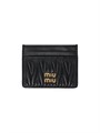 Miu Miu Кардхолдер из натуральной кожи с мателассированным узором, 6 слотами для карт и отделкой из муара 11015476