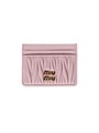 Miu Miu Кардхолдер из натуральной кожи с мателассированным узором, 6 слотами для карт и отделкой из муара 11015476